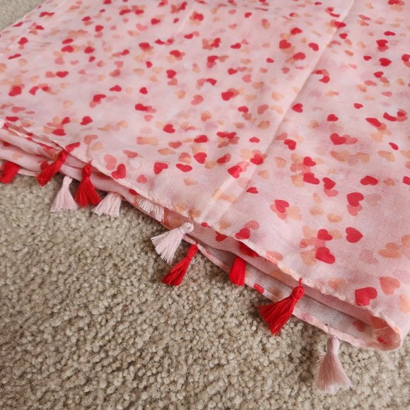 Accessories - NEW Pink scarf with hearts
